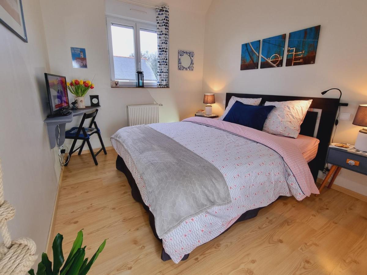 Chambres D'Hotes "Le Clos De La Baie" Paimpol Ruang foto