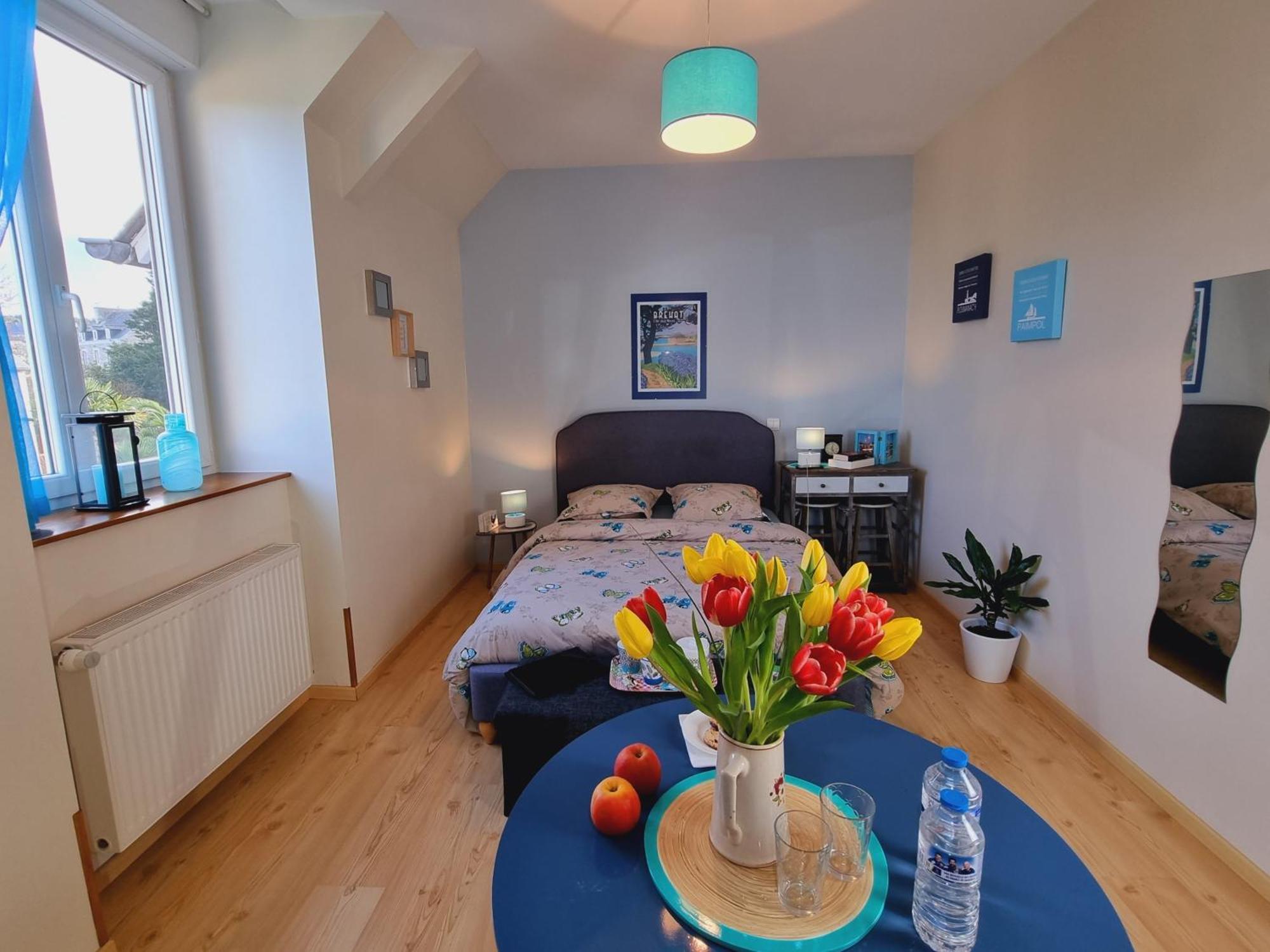 Chambres D'Hotes "Le Clos De La Baie" Paimpol Ruang foto